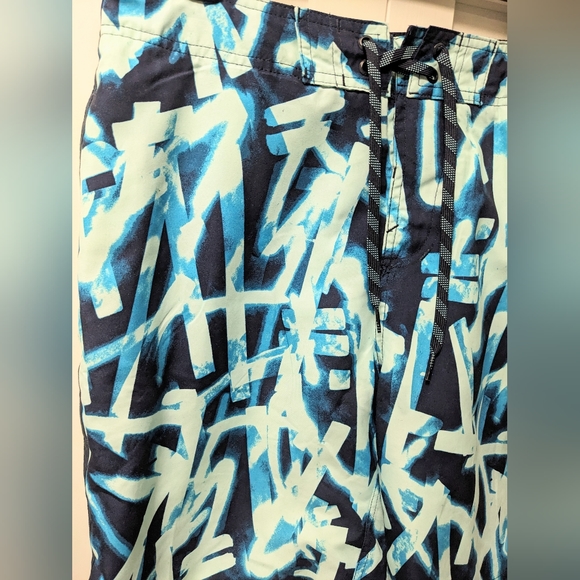 NIKE, Glow Diverge 9-inch E-Board Swim Trunks, Size Medium, EUC. - Picture 5 of 10